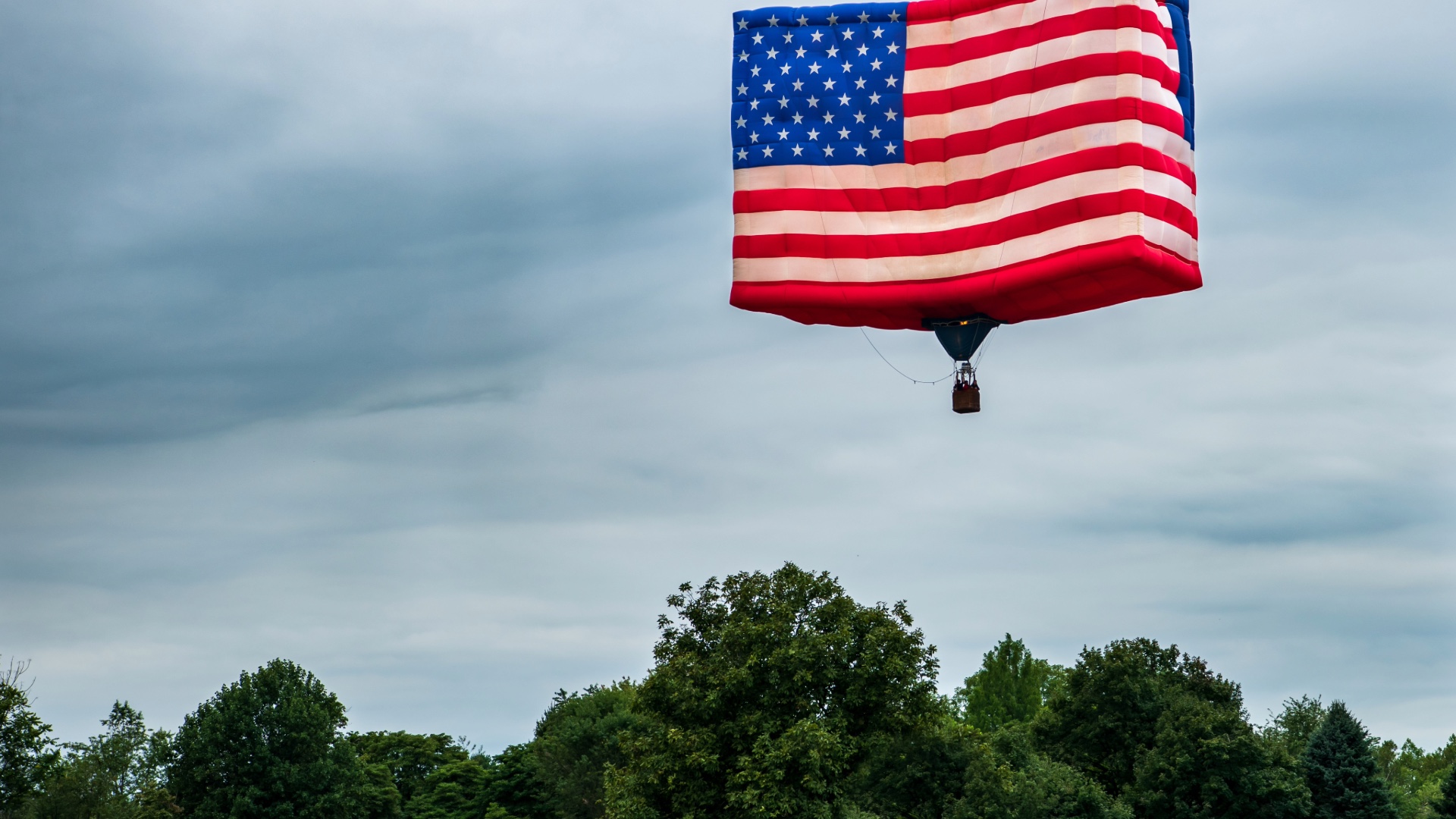 American flag hot-air balloon over Glenmoore, Pennsylvania
